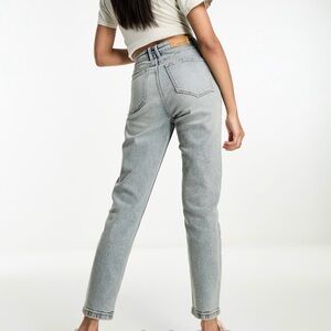 Stradivarius slim mom jean in dirty wash NWT